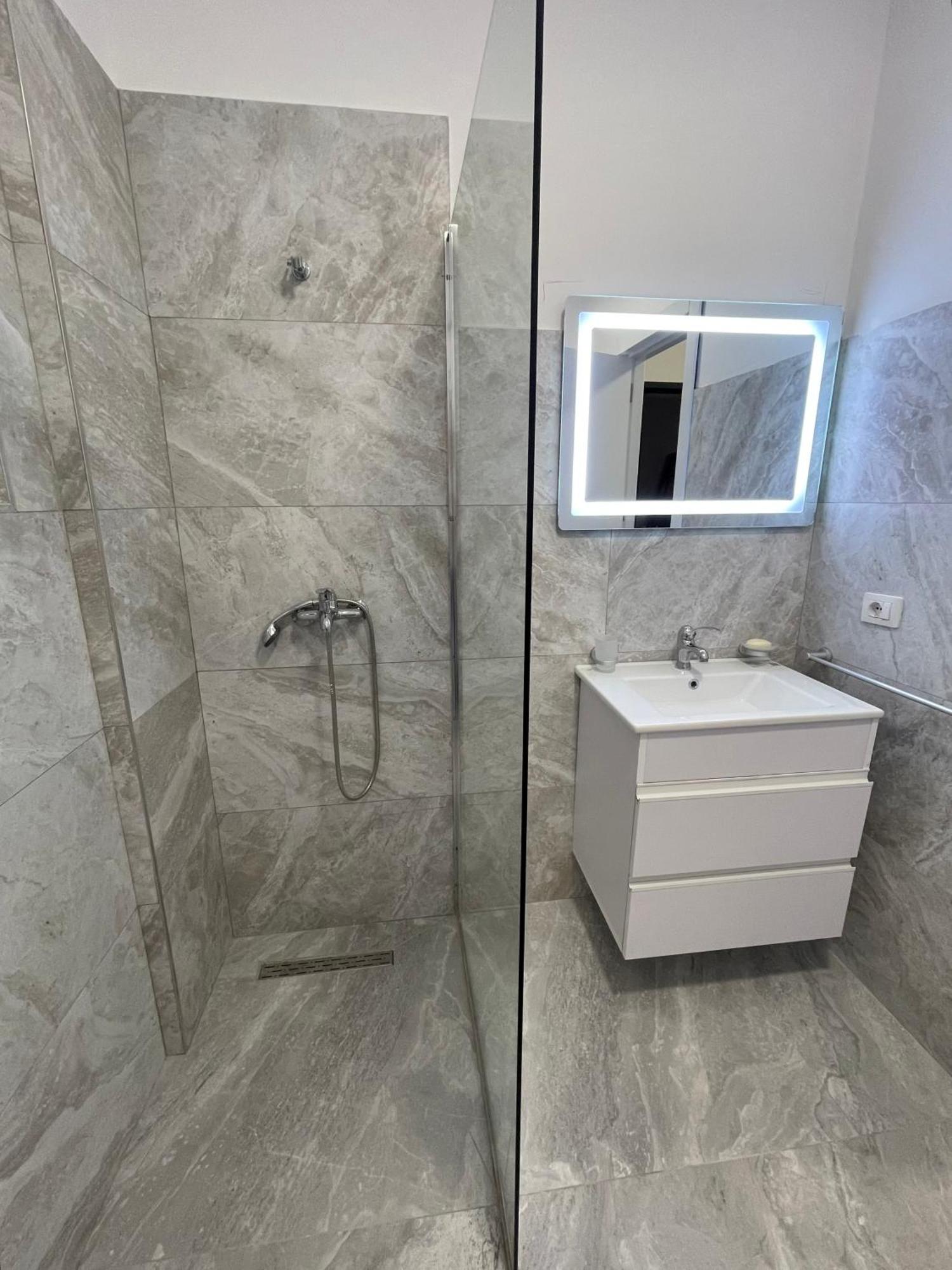 Modern Apartment In Central Vlorë Εξωτερικό φωτογραφία