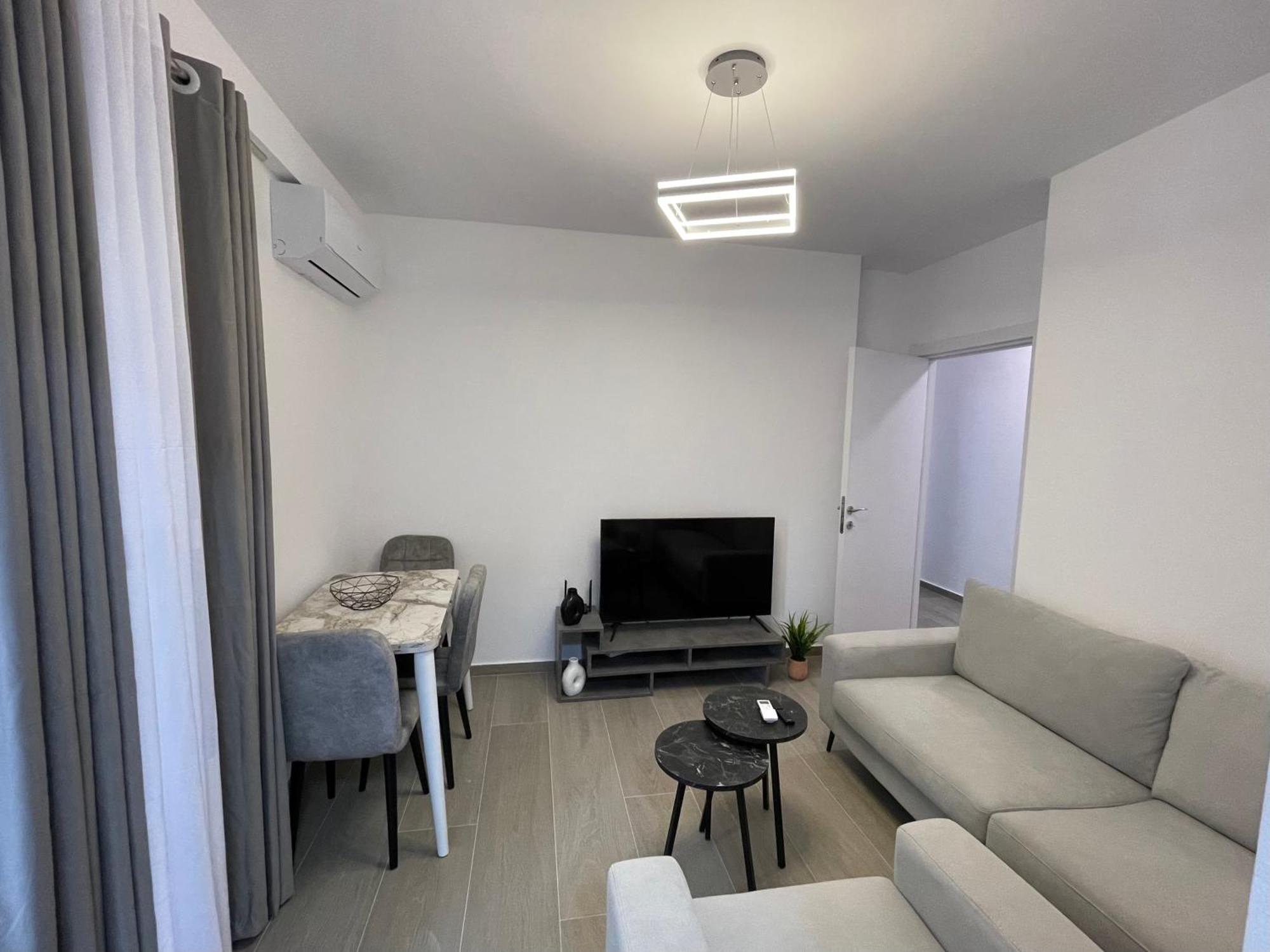 Modern Apartment In Central Vlorë Εξωτερικό φωτογραφία